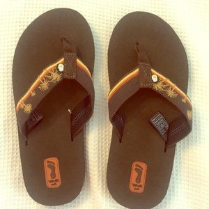 🏄‍♂️TEVA NEVER WORN - Boys six 4 Teva Mush